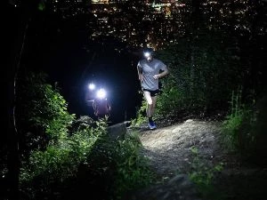Lampe frontale Petzl SWIFT RL noire pour les trails et le running